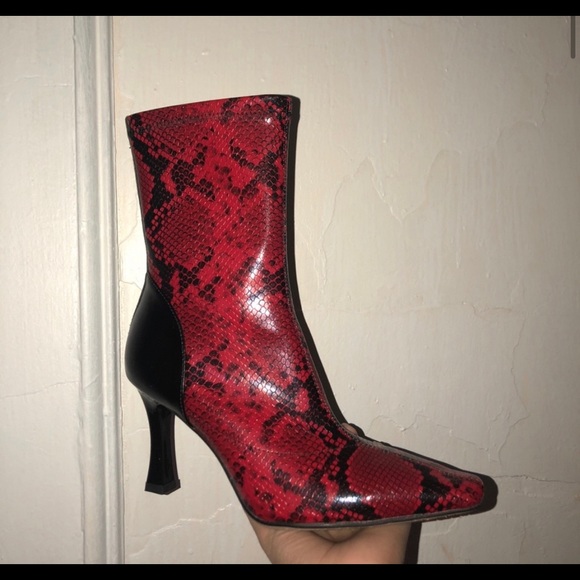 IN SEARCH OF CÉLINE paython BOOTS - Picture 1 of 1